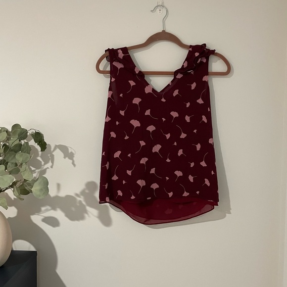 Ginkgo leaf pink and burgundy sleeveless blouse with flutter sleeve - Picture 2 of 4